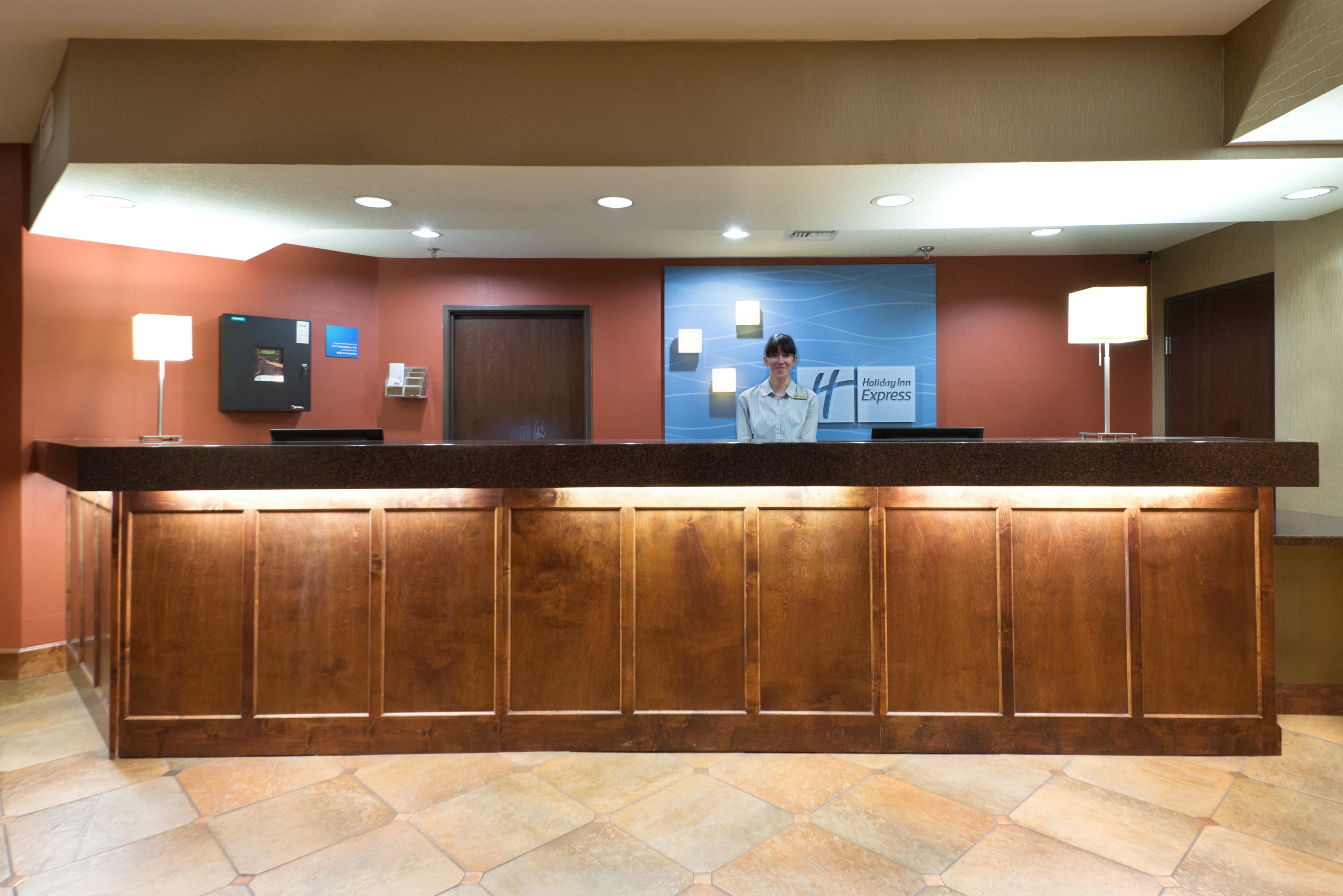 Holiday Inn Express Show Low By Ihg מראה חיצוני תמונה