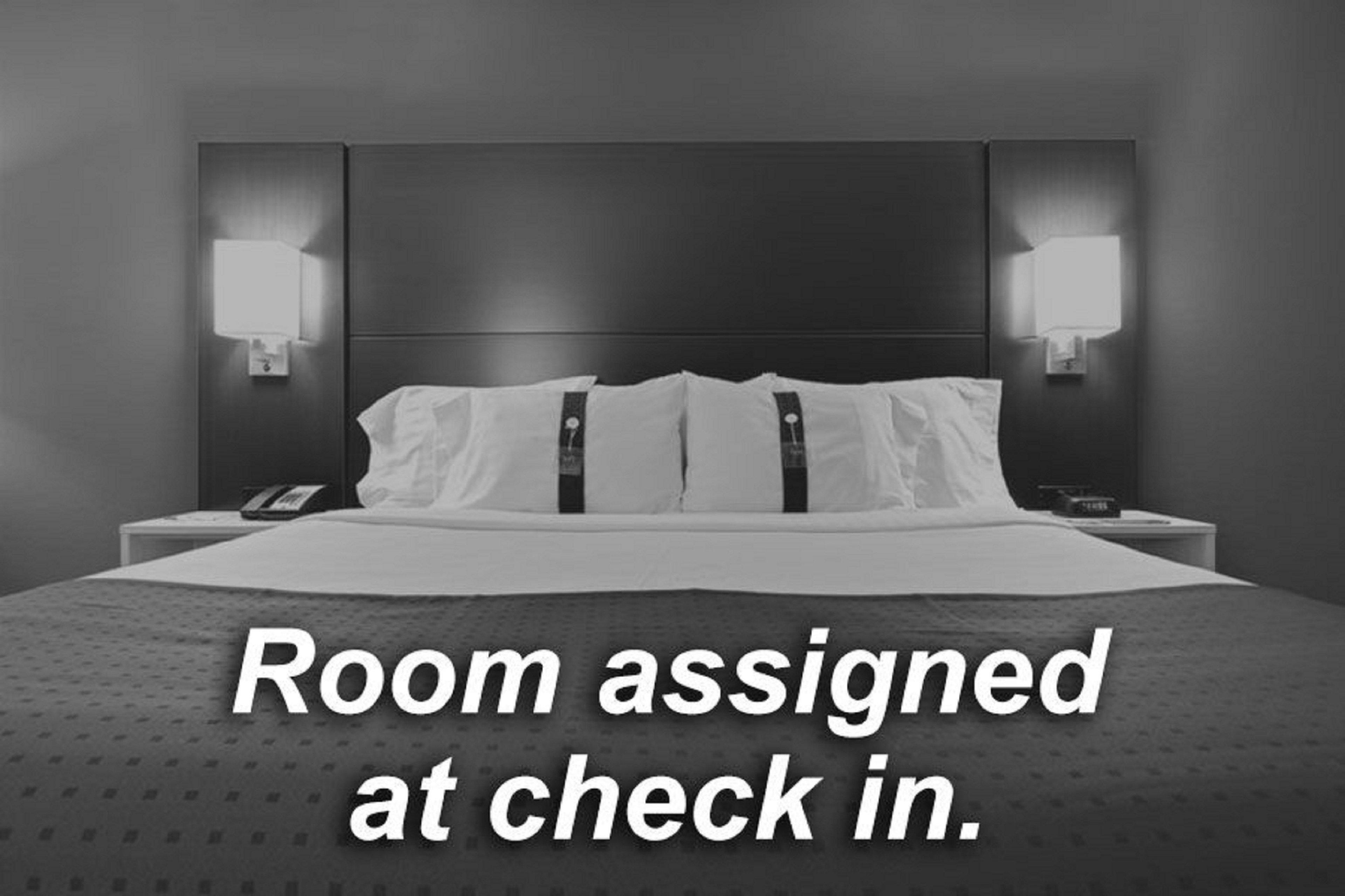 Holiday Inn Express Show Low By Ihg מראה חיצוני תמונה