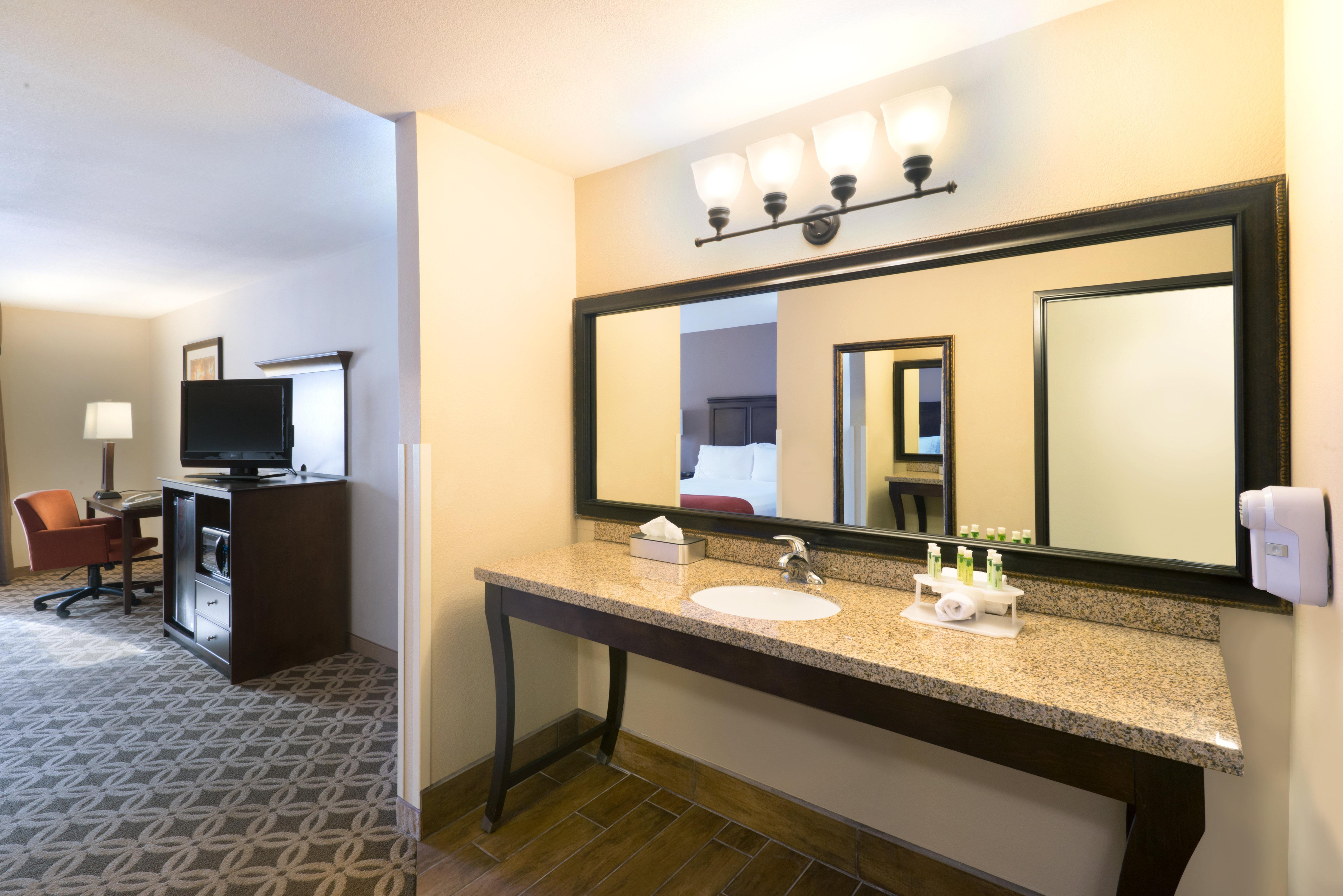 Holiday Inn Express Show Low By Ihg מראה חיצוני תמונה