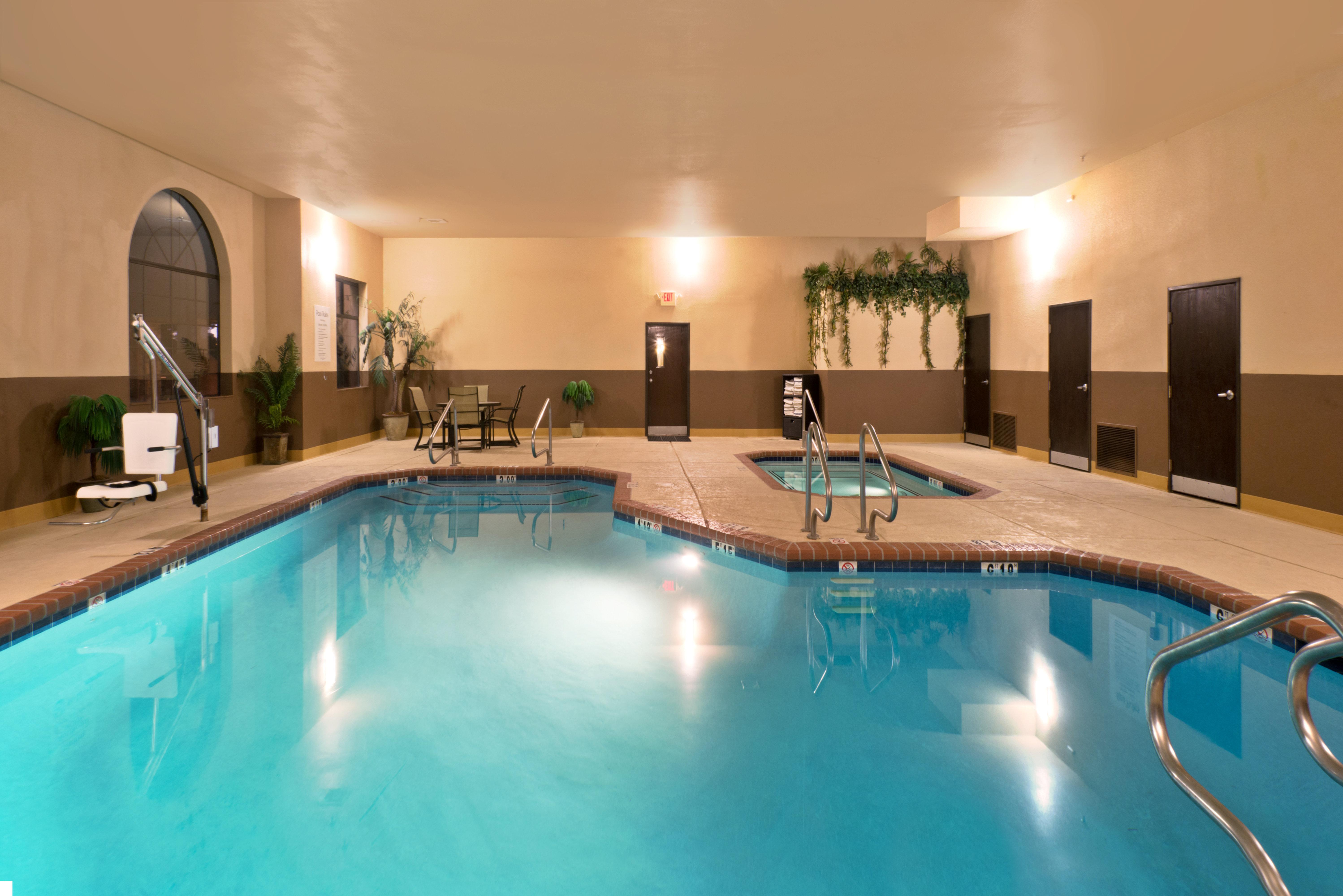 Holiday Inn Express Show Low By Ihg מראה חיצוני תמונה