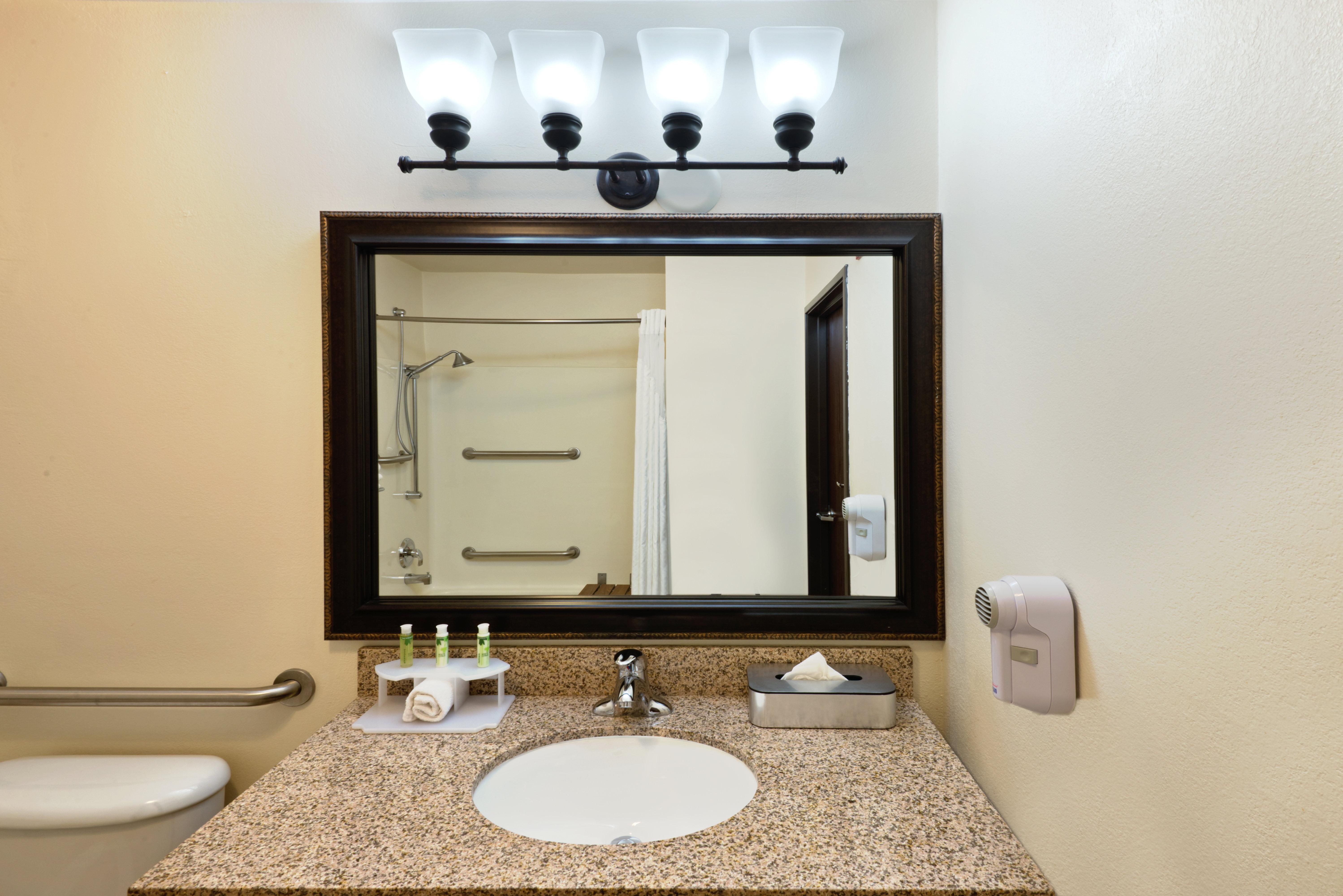 Holiday Inn Express Show Low By Ihg מראה חיצוני תמונה