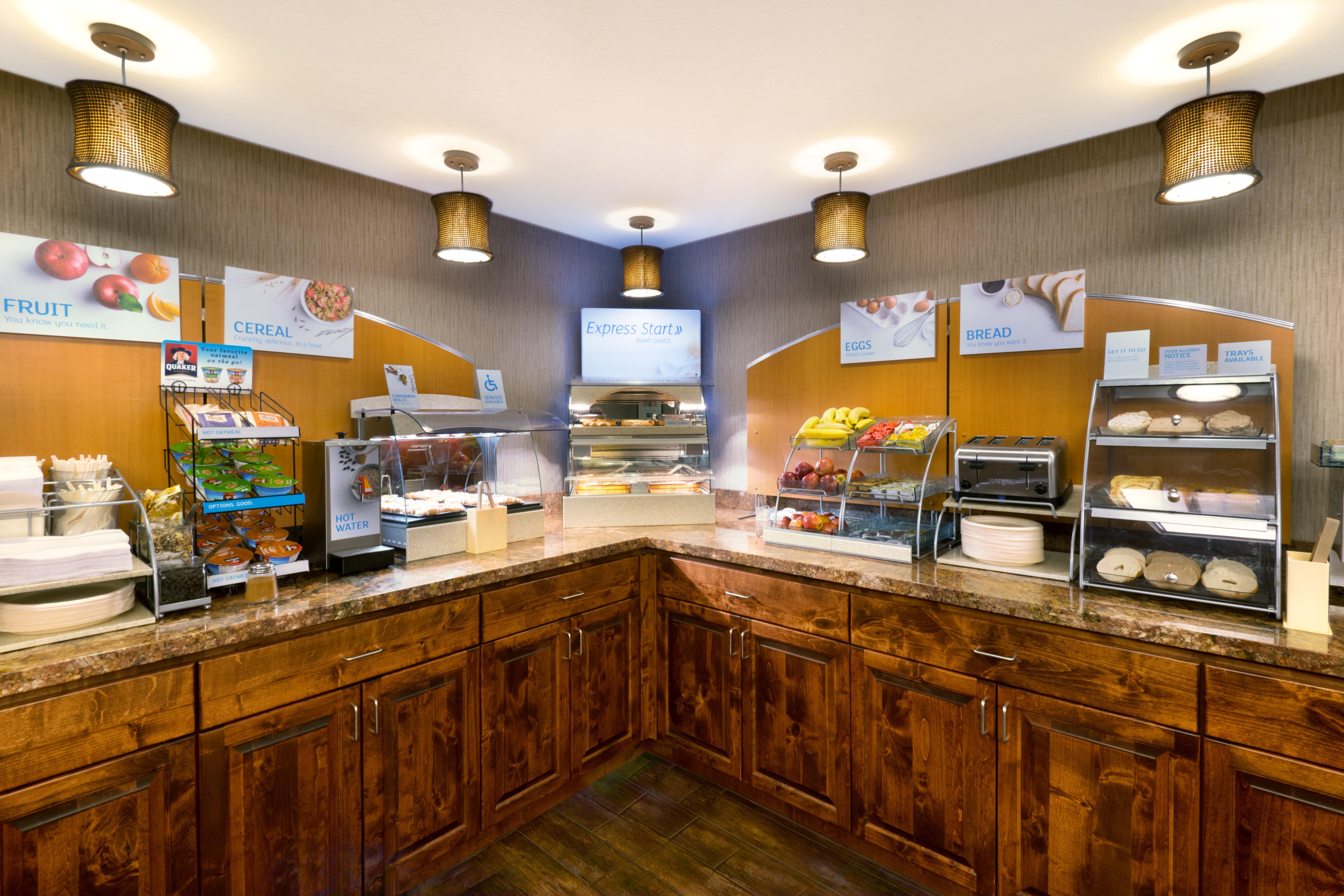 Holiday Inn Express Show Low By Ihg מראה חיצוני תמונה