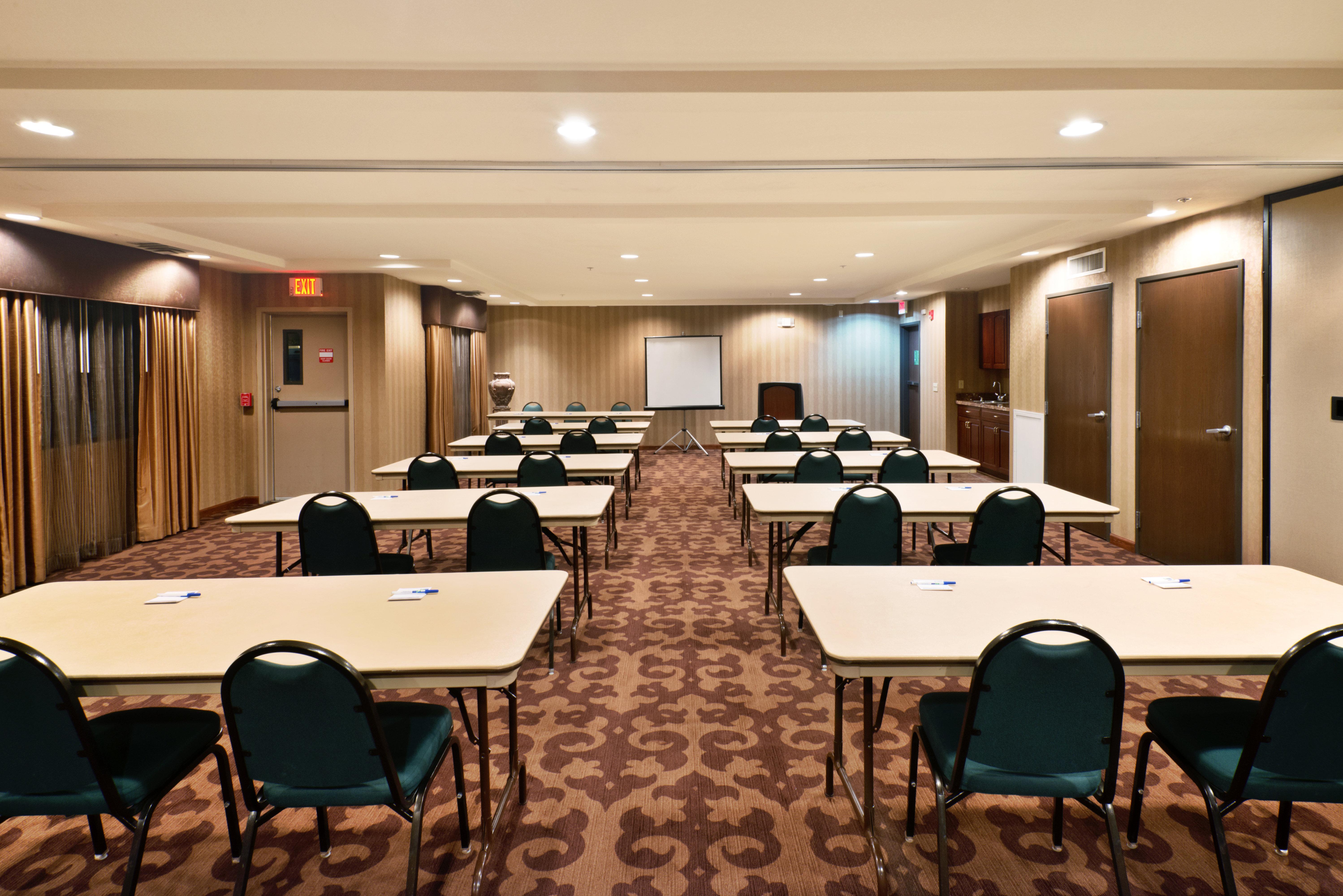 Holiday Inn Express Show Low By Ihg מראה חיצוני תמונה