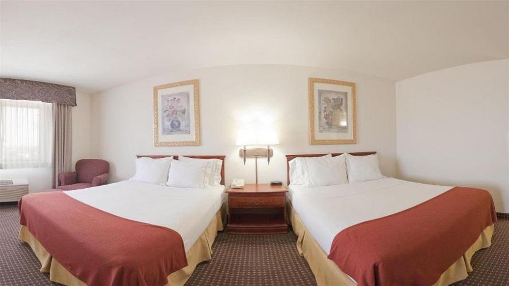 Holiday Inn Express Show Low By Ihg מראה חיצוני תמונה