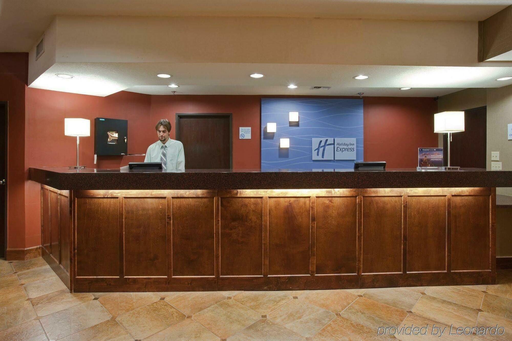 Holiday Inn Express Show Low By Ihg מראה חיצוני תמונה